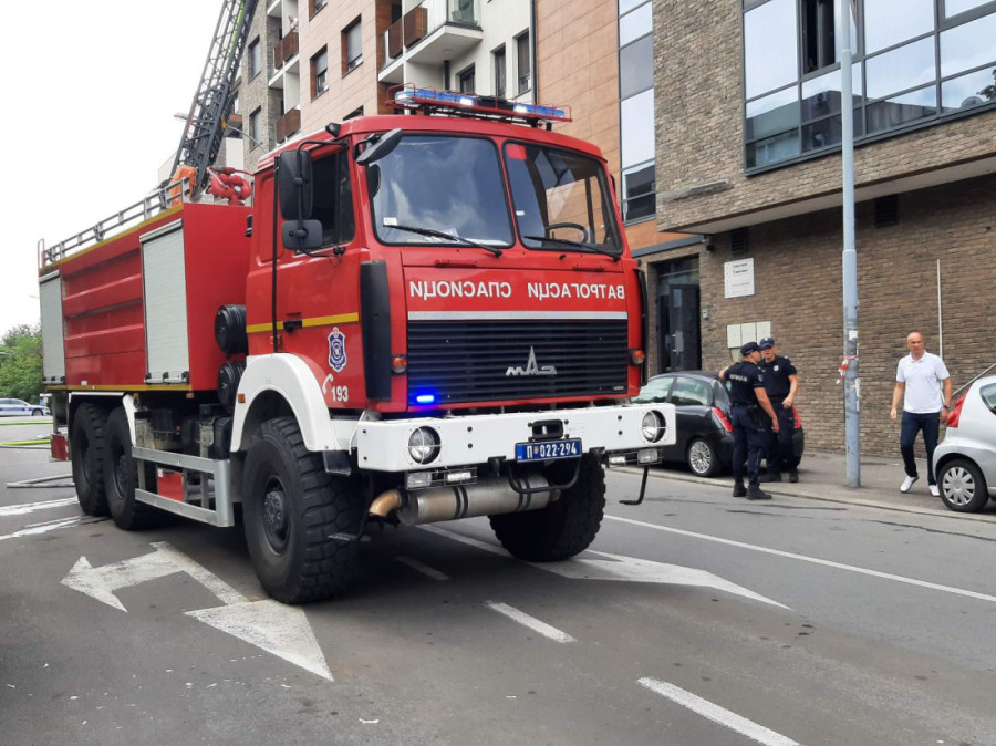 Haos na Ibarskoj: Kamion se zaleteo u traktor, ima povređenih! (FOTO)