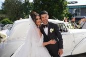 Estrada se okupila na gala venčanju pevačice i fudbalera: Unutra sve pršti od luksuza (FOTO)