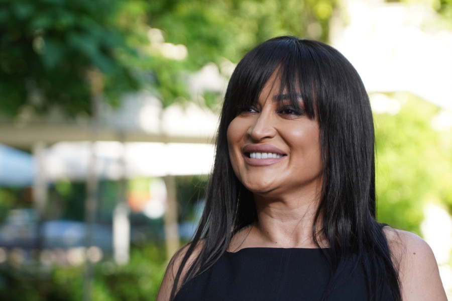 Andreana Čekić otišla pod nož! Pevačica rešila da promeni dimenzije svojih grudi, a ovo je krajnji rezultat