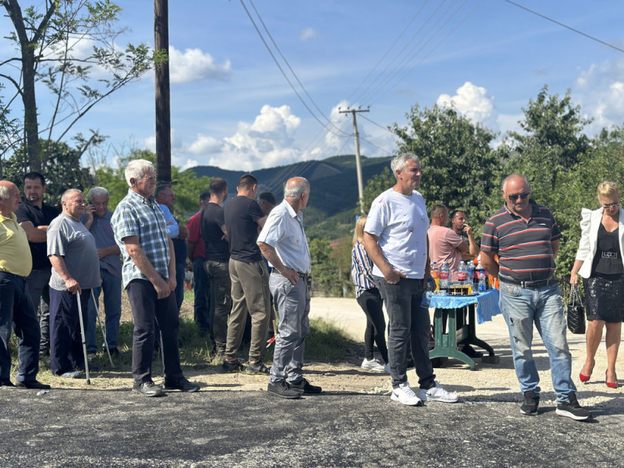 Obećano - ispunjeno: Novi asfaltni putevi umesto starih i oštećenih tokom izgradnje auto-puta, stigao spas za stotine meštana čačanskih sela