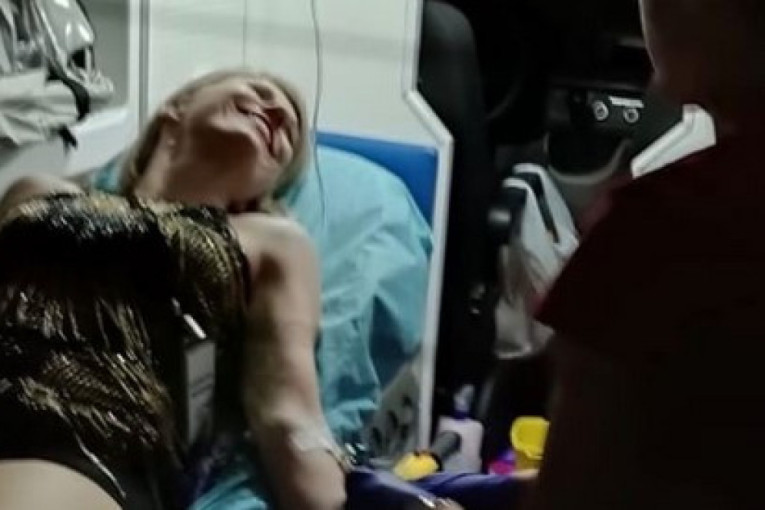 "Prvi put za 20 godina da sam pomislia da otkažem nastup": Pevačici pozlilo 15 minuta pred koncert (VIDEO)