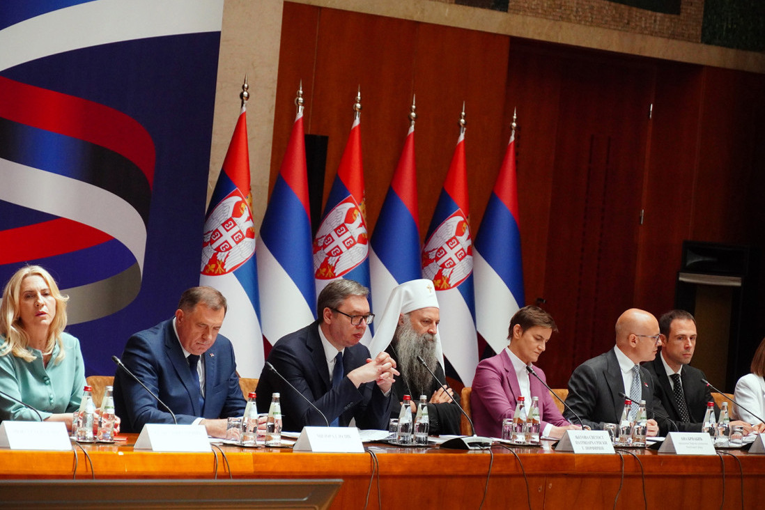 Jedan narod, jedan sabor: Usvojena Deklaracija! Vučić u Domu garde - "Nacionalni interes i zaštita Srbije je ključno pitanje za nas"