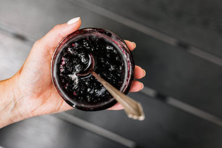 Kako da iskoristite prazne tegle i udahnete im nov život: Sedam kreativnih ideja za reciklažu (FOTO)