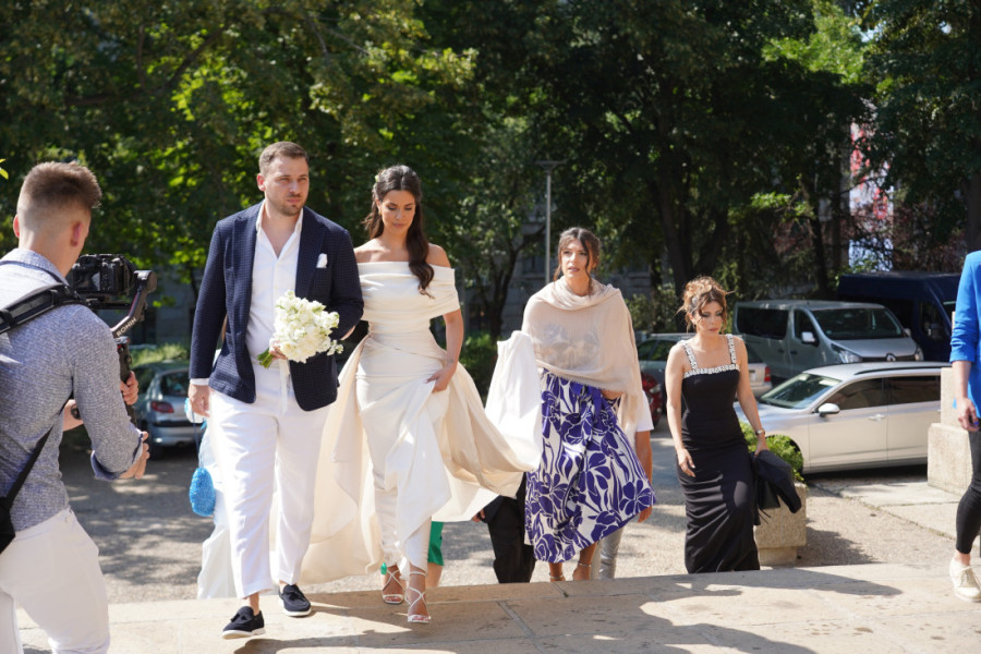 "Zna da bude uštogljena, nije pričljiva" Ovakva je Dragana Kosjerina iza kamera, a tek da čujete o mužu šta misle!