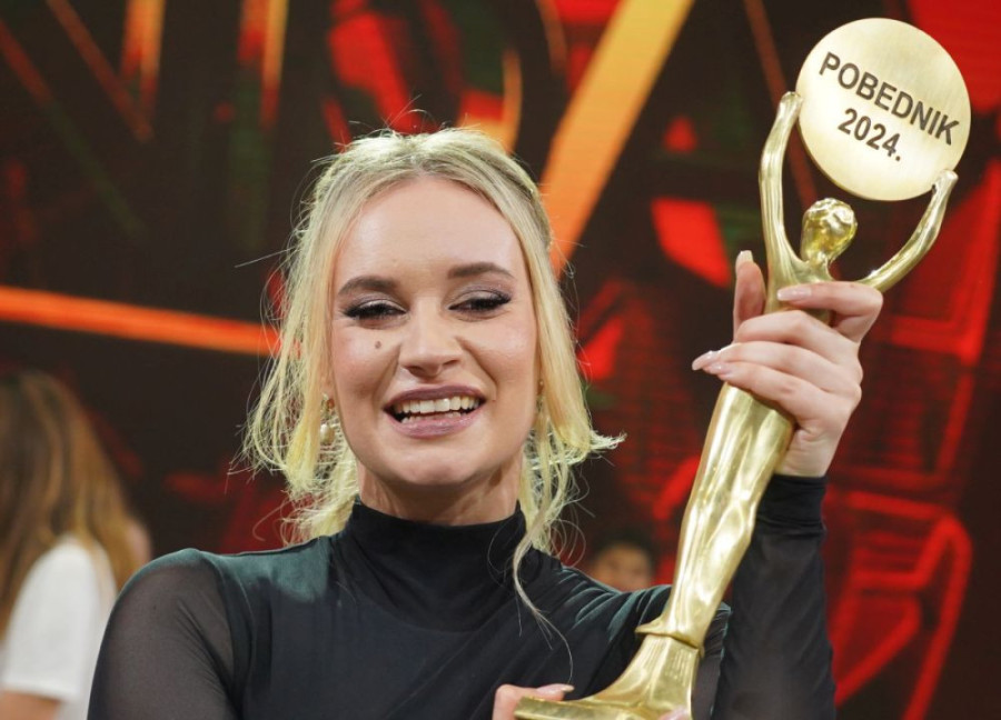 Pobednica "Zvezda Granda" imala saobraćajku: Otkrila kako se oseća, auto joj je uništen (FOTO)