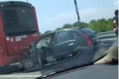 Težak udes kod Orlovače: U sudaru automobila i autobusa jedna osoba teško povređena