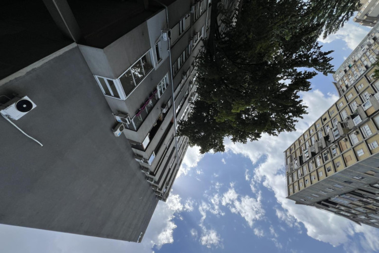 Vrati mi se ili skačem u smrt! Ljubavni slom stranca na vrhu vile, policija intervenisala