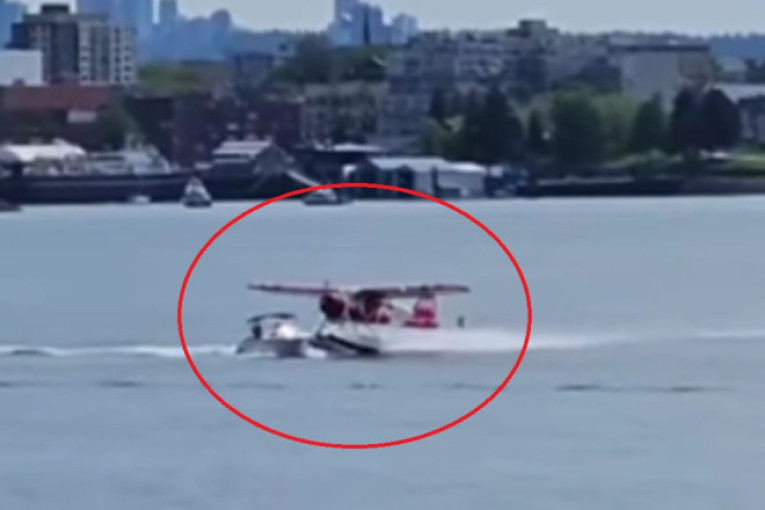 Hidroavion se srušio na čamac: Otkinuo deo krova, dve osobe su povređene! (VIDEO)