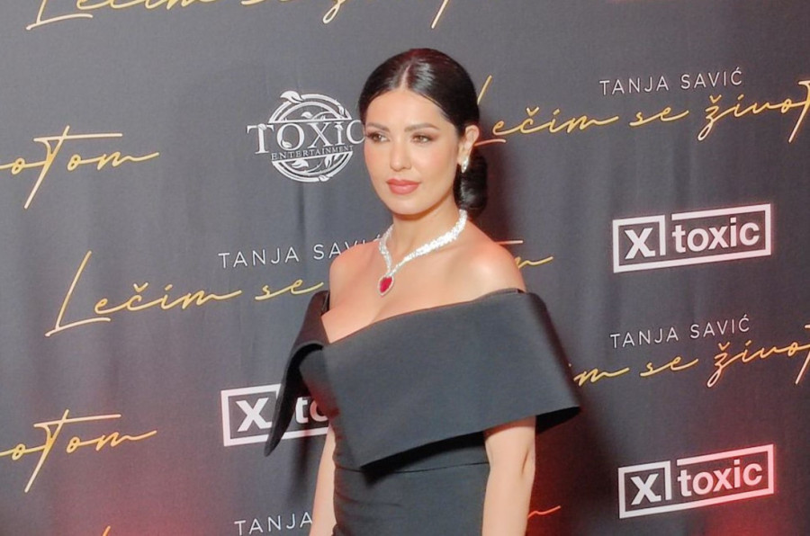 Deceniju mlađi pilot razmazio Tanju Savić: Pevačica nikad srećnija otkrila kada će stati na ludi kamen s Mukijem