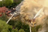Ranio muškarca, pa zapalio zgradu! Buknuo veliki požar, 125 vatrogasaca se borilo sa stihijom (VIDEO)