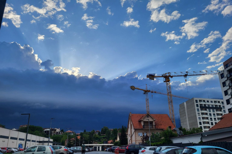 Pljusak u Beogradu, sprema se potop: Vedro nebo se odjednom smračilo, krenula grmljavina