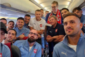 Vučić iznenadio fudbalere pred odlazak u Nemačku! Ušao u avion i poručio - borite se i pobedite ih sve! (FOTO)