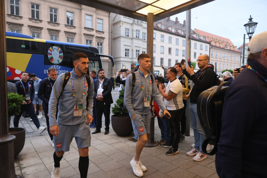 Strašno, šta se sve dešavalo u taboru "Orlova": Umesto u skupo plaćenim odelima putovali u trenerkama