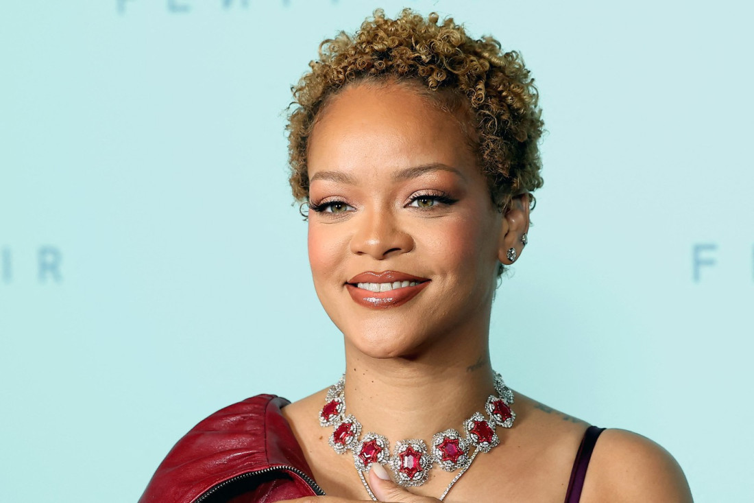 Rat ne prestaje! Rijana i Naomi Kembel u svađi zbog muškarca: Pevačica jednim potezom oduvala manekenku! (VIDEO)