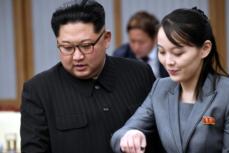 Sestra severnokorejskog lidera vuče sve konce u zemlji? Kim Jo Džong je moćnija nego što deluje, zato je brat drži blizu
