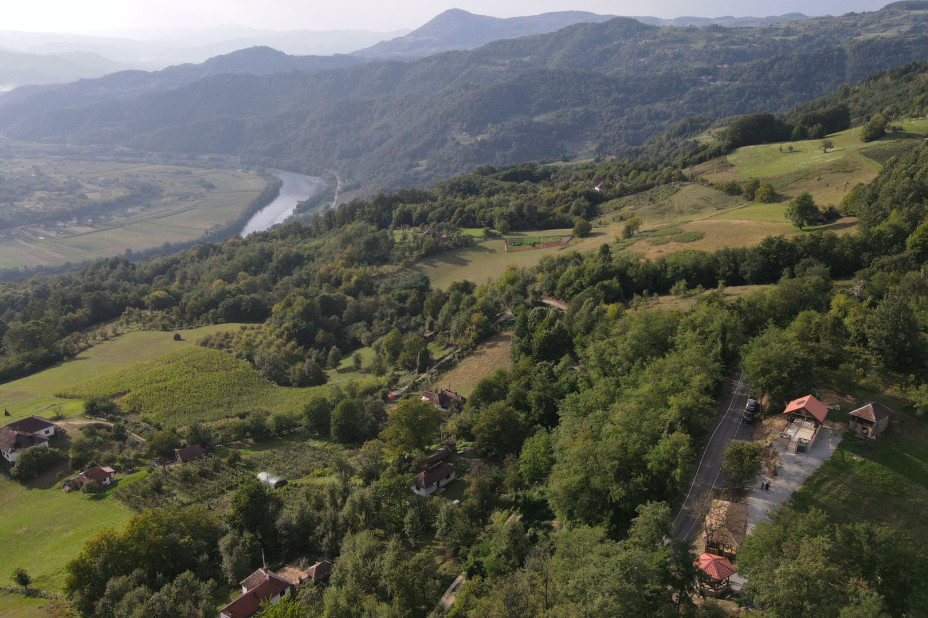 Nestvarno mesto na zapadu Srbije: Ovde se gnezde beloglavi supovi i pogled puca na kanjon Drine (FOTO)