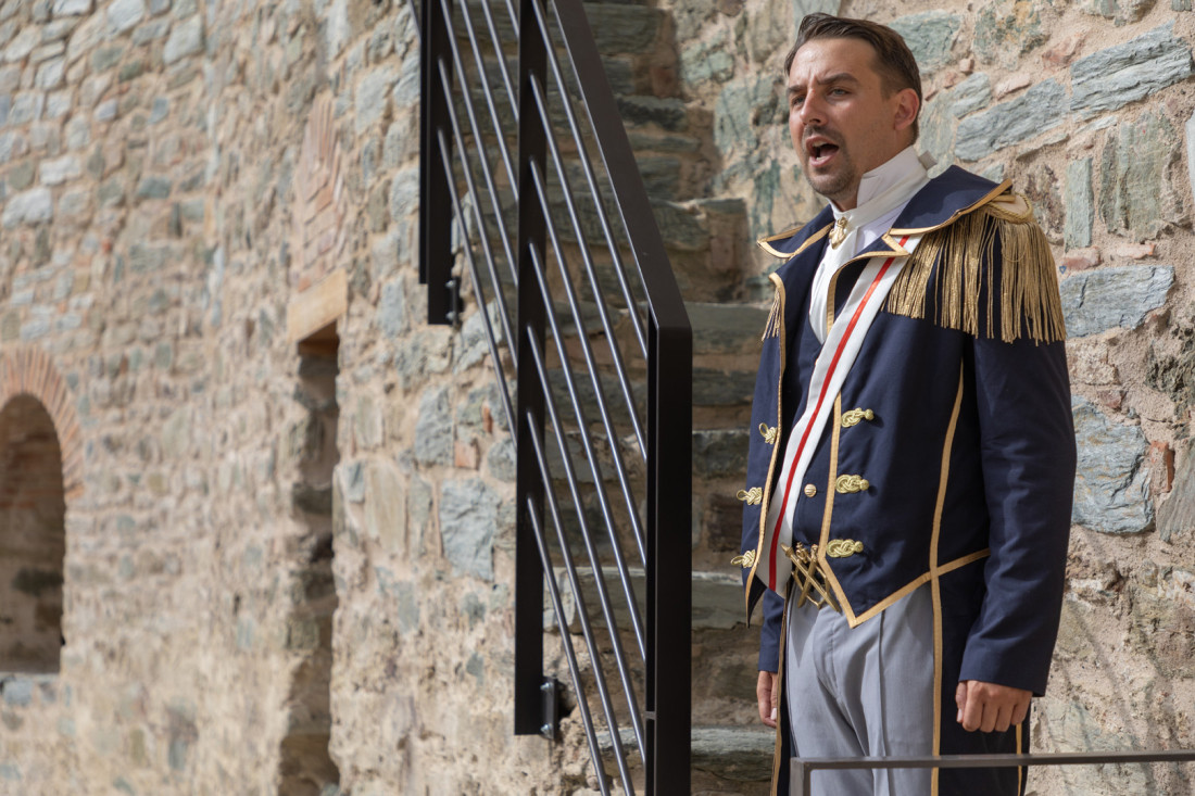 Ovo nisu vojnici, već novi vodiči na Ramskoj tvrđavi! I posetioci postaju deo istorije monumentalnog objekta! (FOTO)