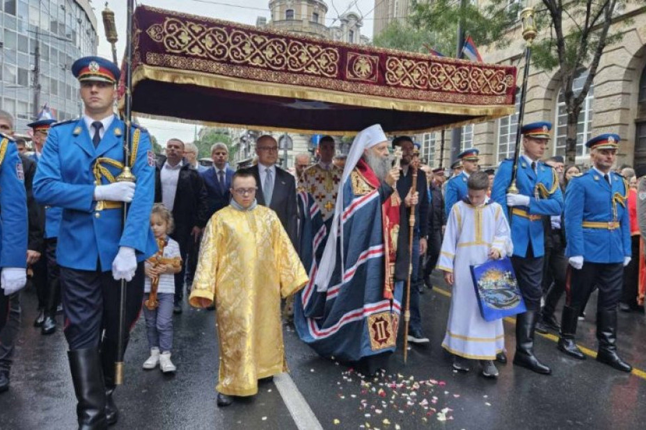 Tradicionalna Spasovdanska litija u Beogradu: Okupilo se nekoliko stotina ljudi, predvodi je patrijarh Porfirije (VIDEO)