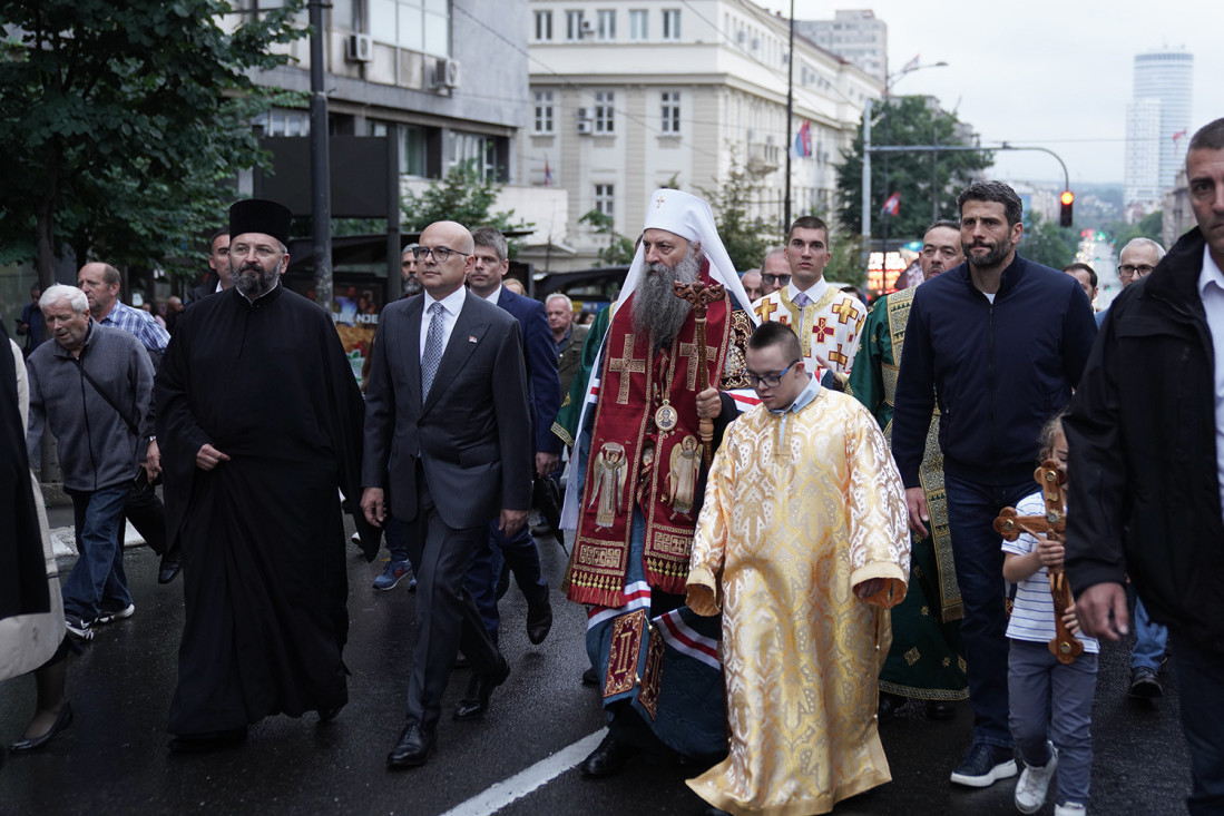 Tradicionalna Spasovdanska litija u Beogradu: Okupilo se nekoliko stotina ljudi, predvodi je patrijarh Porfirije (FOTO/VIDEO)