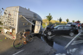 Teška nesreća kod Risna: U sudaru kampera i automobila jedna osoba poginula!
