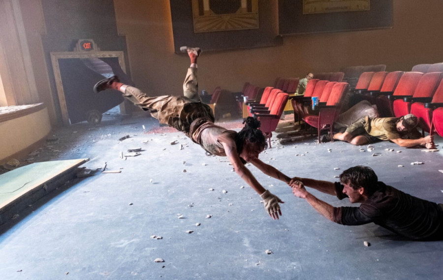 Problematična scena poljupca u filmu "Tornado 2": Šta je uvredilo Glena Pauela? (FOTO/VIDEO)