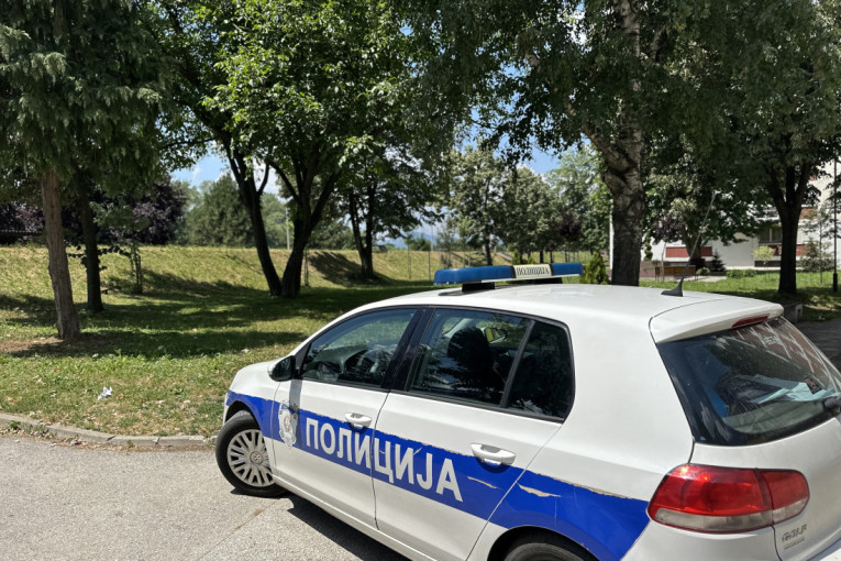 Drama u centru Loznice: Mladić se polio benzinom, hteo da se zapali!
