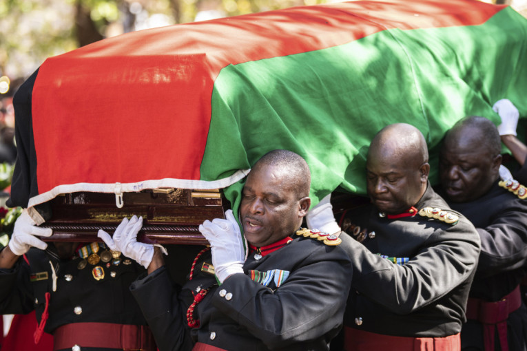 Sahranjen potpredsednik Malavija: Čilima poginuo u avionskoj nesreći, olupina pronađena posle više od 24 sata (FOTO)