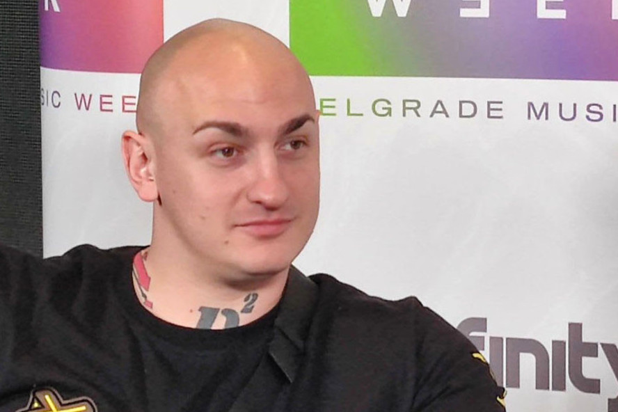 Desingerica posle rendanja kačkavalja fanovima po glavi: Ja sam ol inkluziv, svojoj publici dajem sve!