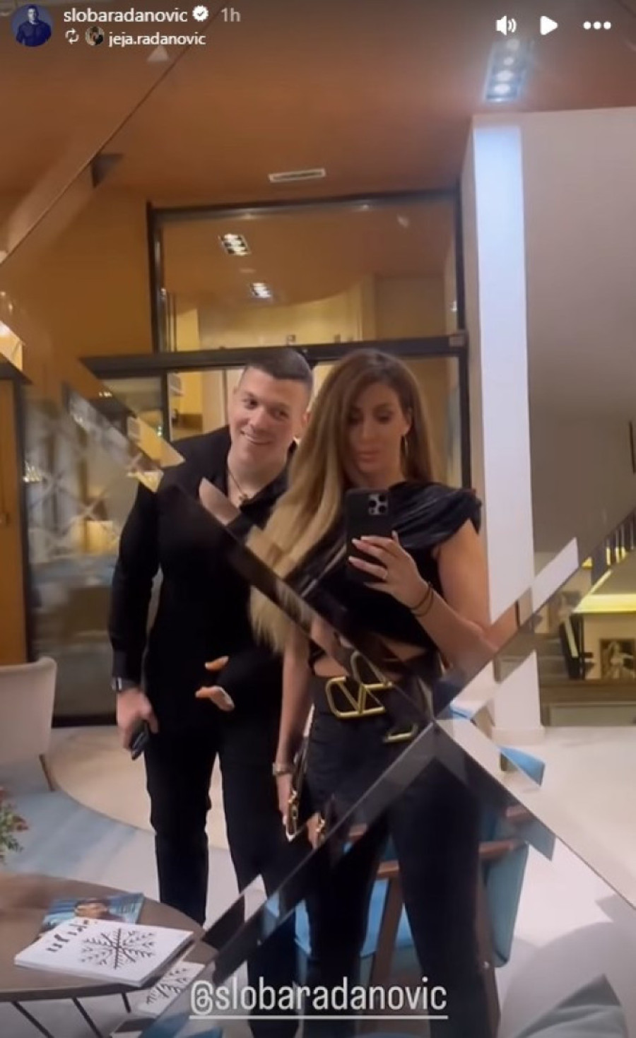 Ovako Sloba Radanović izgleda posle operacije! Supruga pevača sve otkrila: Tek da vidite njen stajling (FOTO)