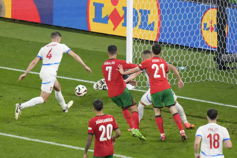 Srećna pobeda moćnog Portugala! Dve greške Čeha i prosuta pobeda na startu EP! (VIDEO)