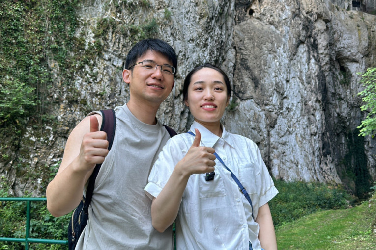 Šan i Čan iz Kine prešli na hiljade kilometara da vide srpsko čudo prirode (FOTO)