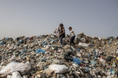 Planine otpada i ruševine: Ljudi u Gazi žive okruženi smećem, nemaju gde da pobegnu, nemaju kako da ga uklone