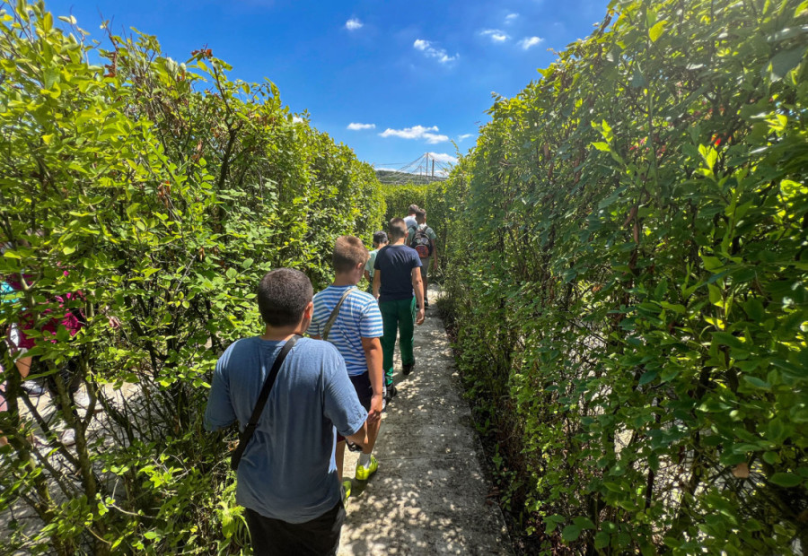 Vratili smo se u detinjstvo! Dan za pamćenje: Izgubili smo se u najvećem lavirintu Evrope i pronašli beskrajnu zabavu! (FOTO/VIDEO)