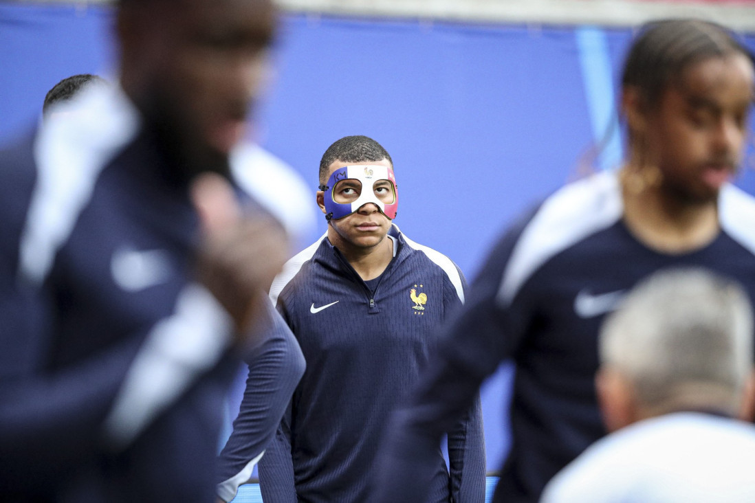 UEFA koči Mbapea: Sa ovom maskom ne možeš na teren!