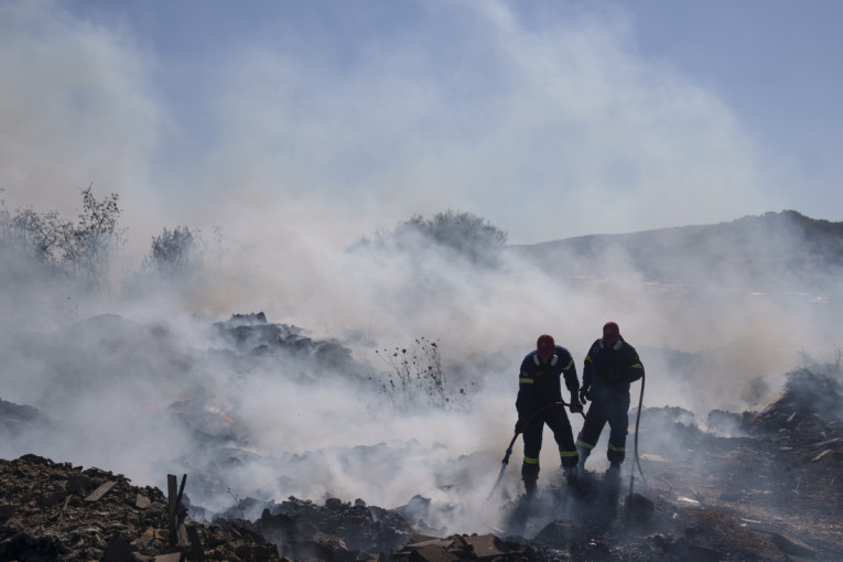 Bukte požari u Grčkoj: Stradao muškarac tokom gašenja vatre