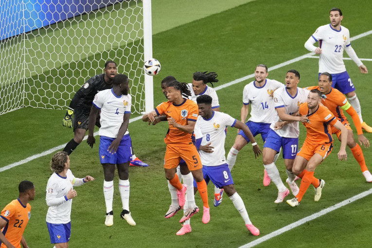 Francuska – Holandija: Holanđani preuzeli inicijativu, golova još nema! (FOTO)