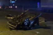 Jeziva nesreća kod Rume! Automobil prepolovljen nakon sudara sa dva kamiona! (VIDEO/FOTO)