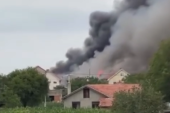 Lokalizovan veliki požar kod Surčina! Gorela klanica pilića  (VIDEO)