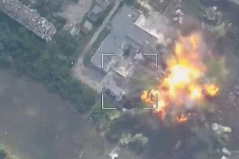 Dejstvo FAB-3000 u Harkovskoj oblasti: Rusija pokrenula upotrebu još moćnijih avio bombi (VIDEO)