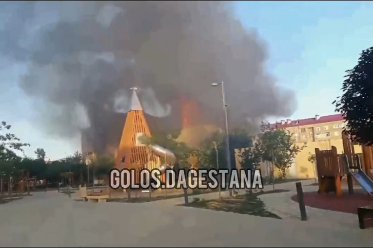 Pakao u Dagestanu! Ubijeno 15 policajaca, ima i mrtvih civila! Crkva i sinagoga u pepelu (VIDEO)