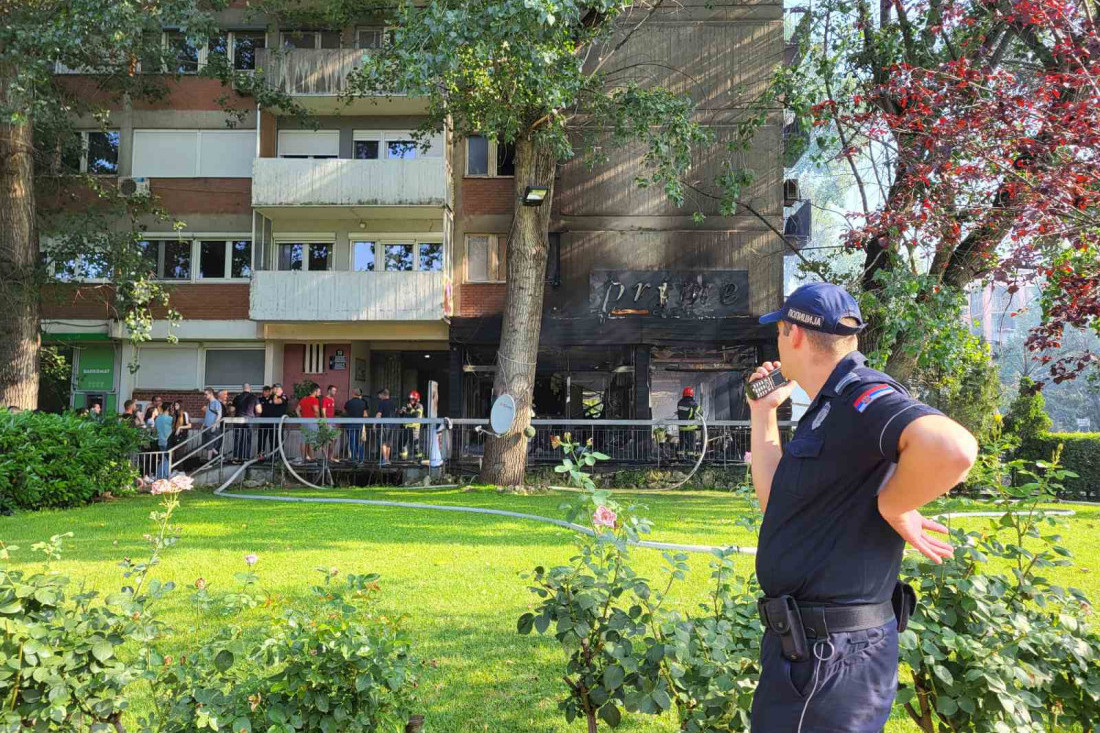 Komandant vatrogasno-spasilačke brigade: Bili su ugroženi stanovi, svi do poslednjeg sprata maltene su oštećeni od požara! (FOTO/VIDEO))