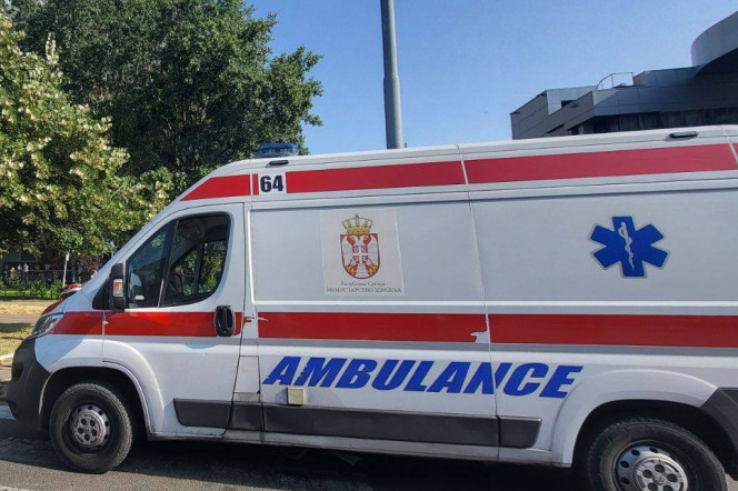 Drama na gradilištu u Aranđelovcu traje satima! Stigli vatrogasci sa jastukom za spasavanje, čeka se pregovarački tim iz Kragujevca