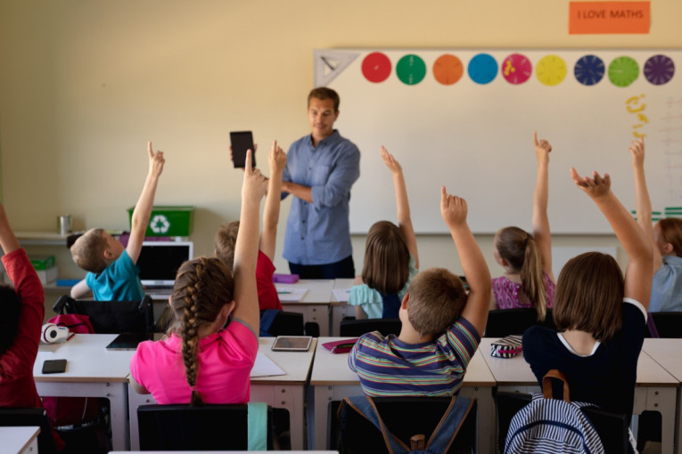 Samo jedan student upisao smer za nastavnika hemije: Decu ne zanima da budu prosvetni radnici