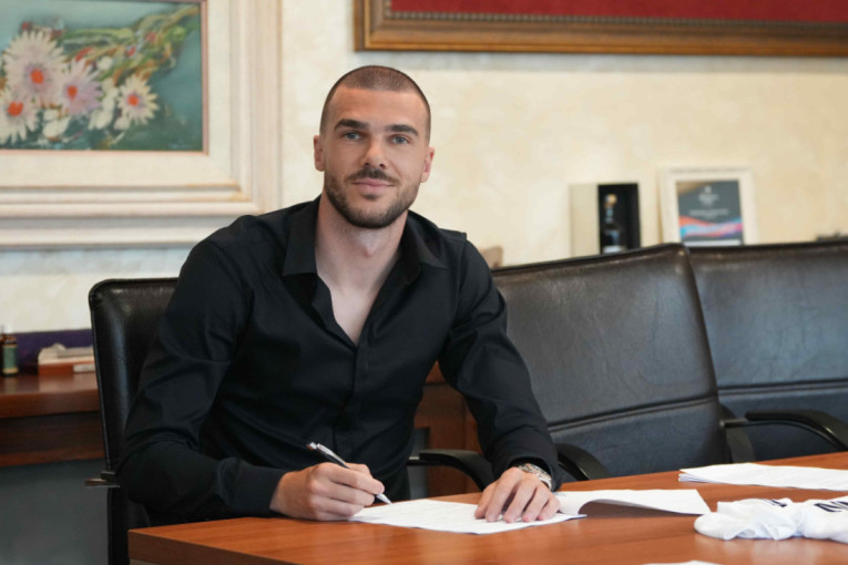 Šokantan dupli ugovor Nihada Mujakića! Šta su sve Vučela i Vazura "zamrsili" Partizanu?