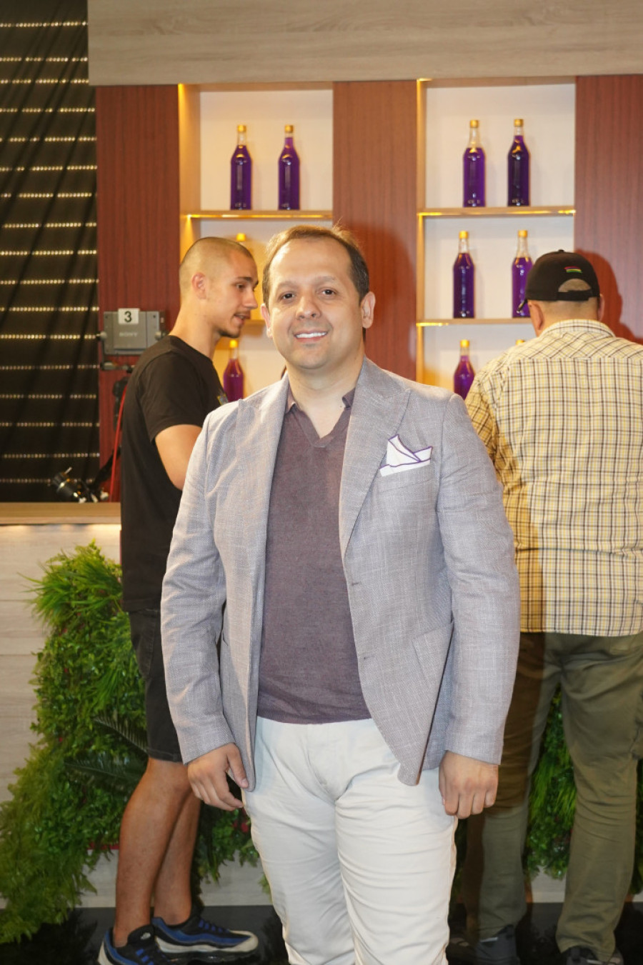 Pevač se ošišao na ćelavo zbog vere, fanovi šokirani: Šta ti bi?! (VIDEO)