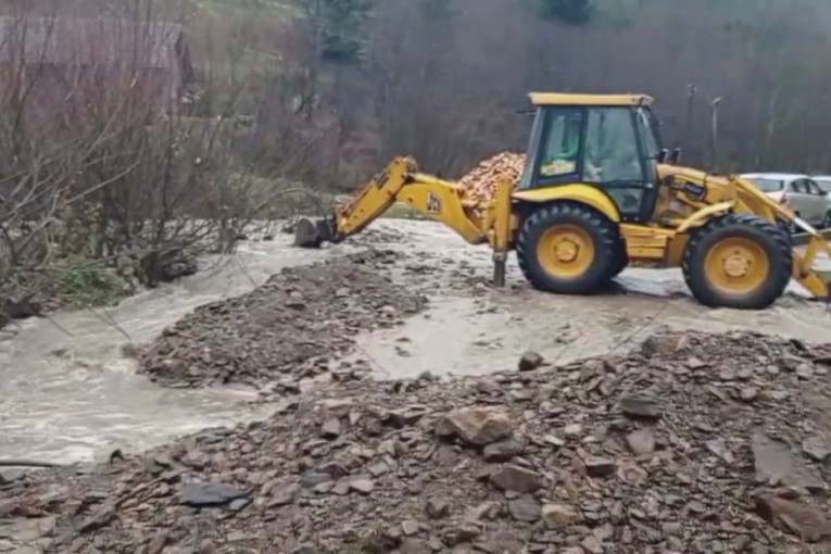 Putevi odneti, meštani odsečeni od sveta: Vanredna situacija uvedena u četiri mesne zajednice u Prijepolju