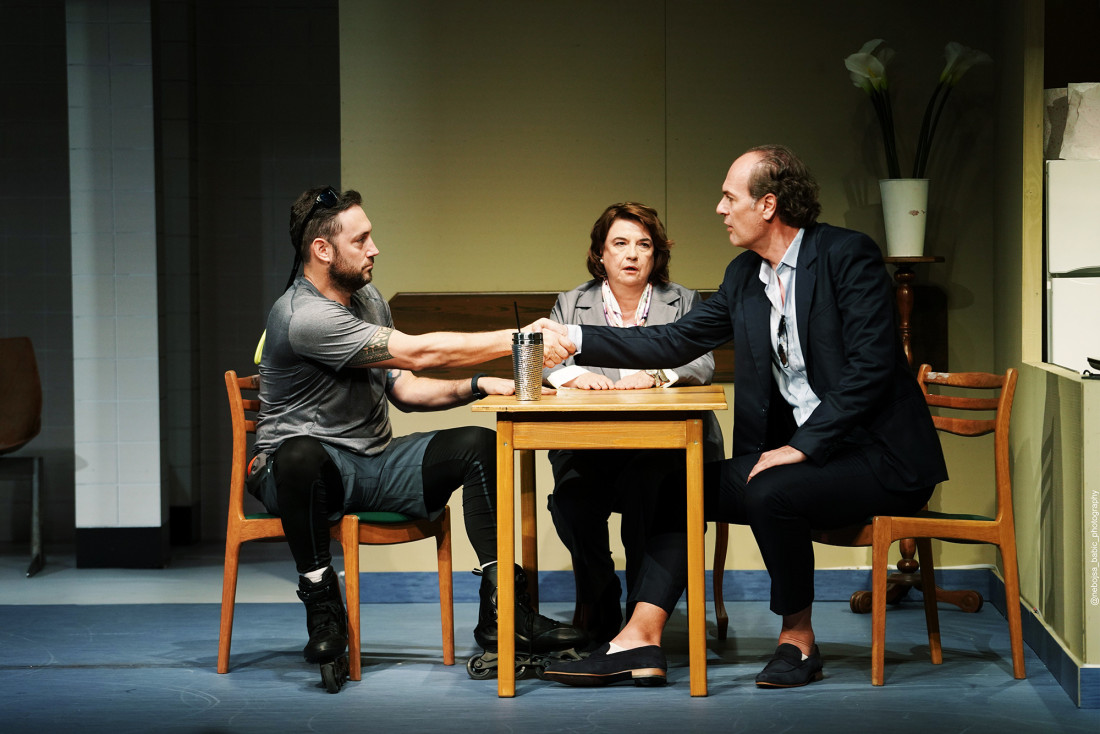 „Nije smrt biciklo (da ti ga ukradu)“ u Narodnom pozorištu: Surova intimna priča (FOTO)