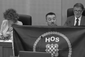 Ustaška posla: Poslanik u Saboru razvio zloglasnu zastavu HOS-a! (VIDEO)