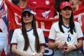 „Srbija!" Ceca sa ćerkom zauzela svoje mesto u Alijanc areni i već navija punom parom (FOTO)
