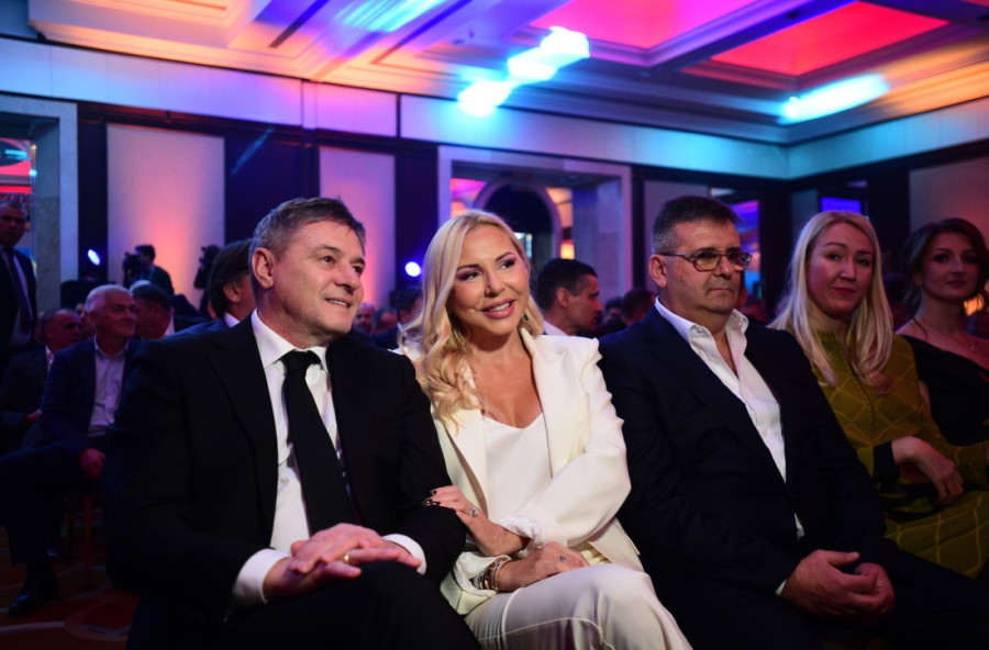 Piksi ima milione, živi u vili na Dorćolu, a komšije su zbog jednog oduševljene njim! Opisali ga do detalja!